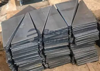 Пластина треугольная 150х150х5 09Г2С Пластина треугольная 150х150х5 09Г2С